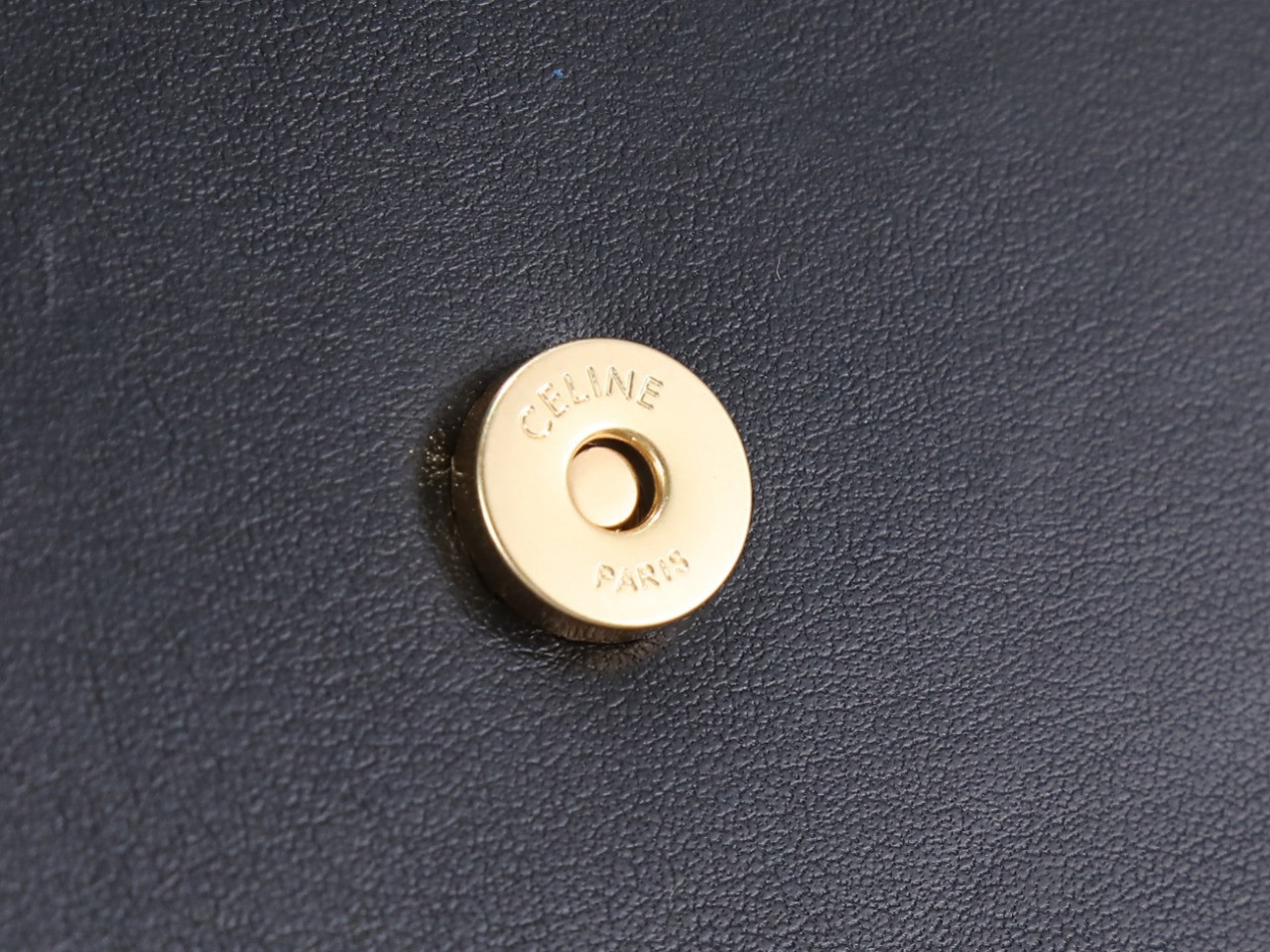 Ce1i*e L0vise 23.5x24x16cm