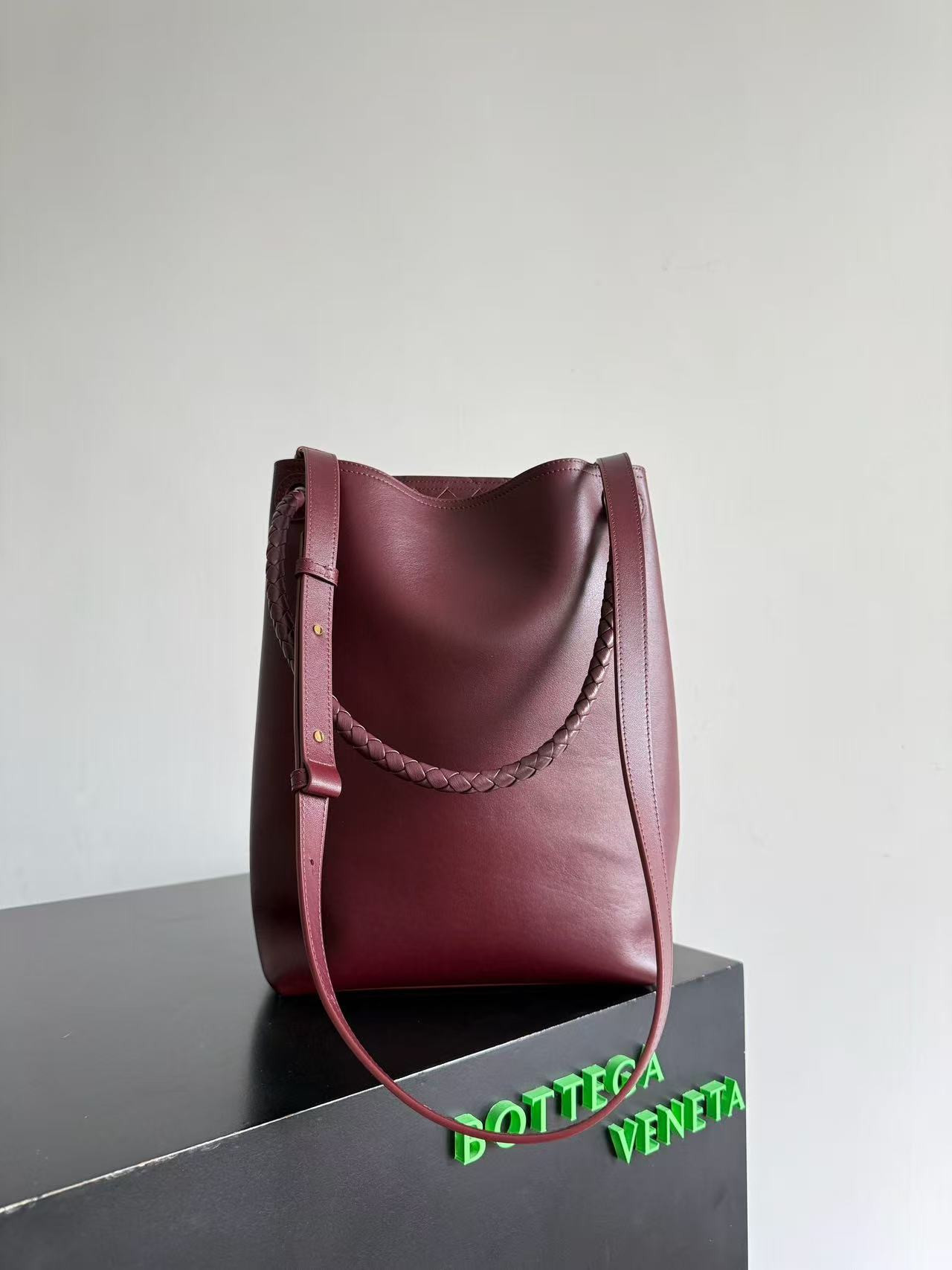 b0tte*a Ven*ta andiamo medium leather bucket bag 34x24x12cm without box