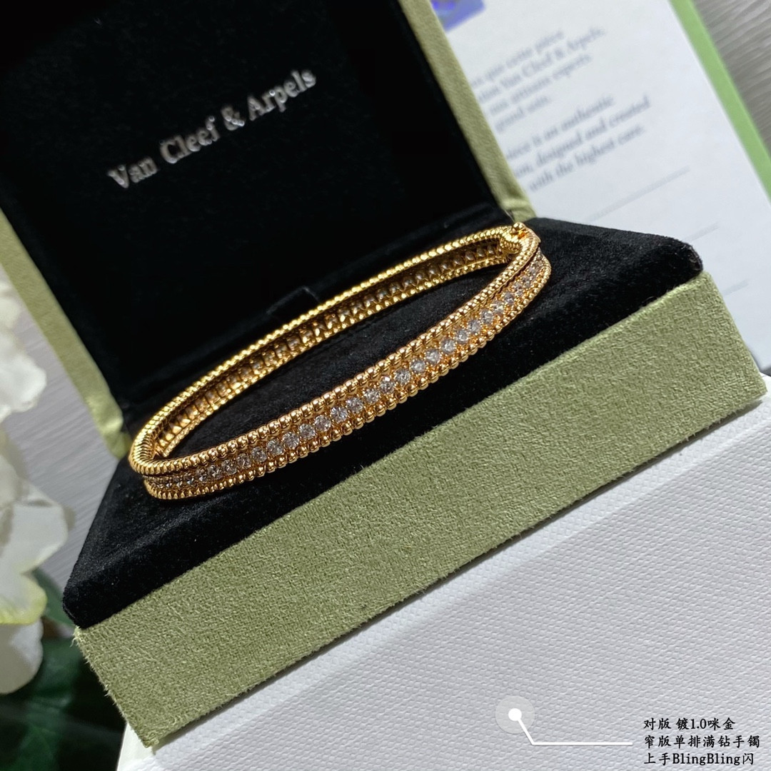 V*n Cl**f & Arpels narrow single row full D1am0nd bracelet