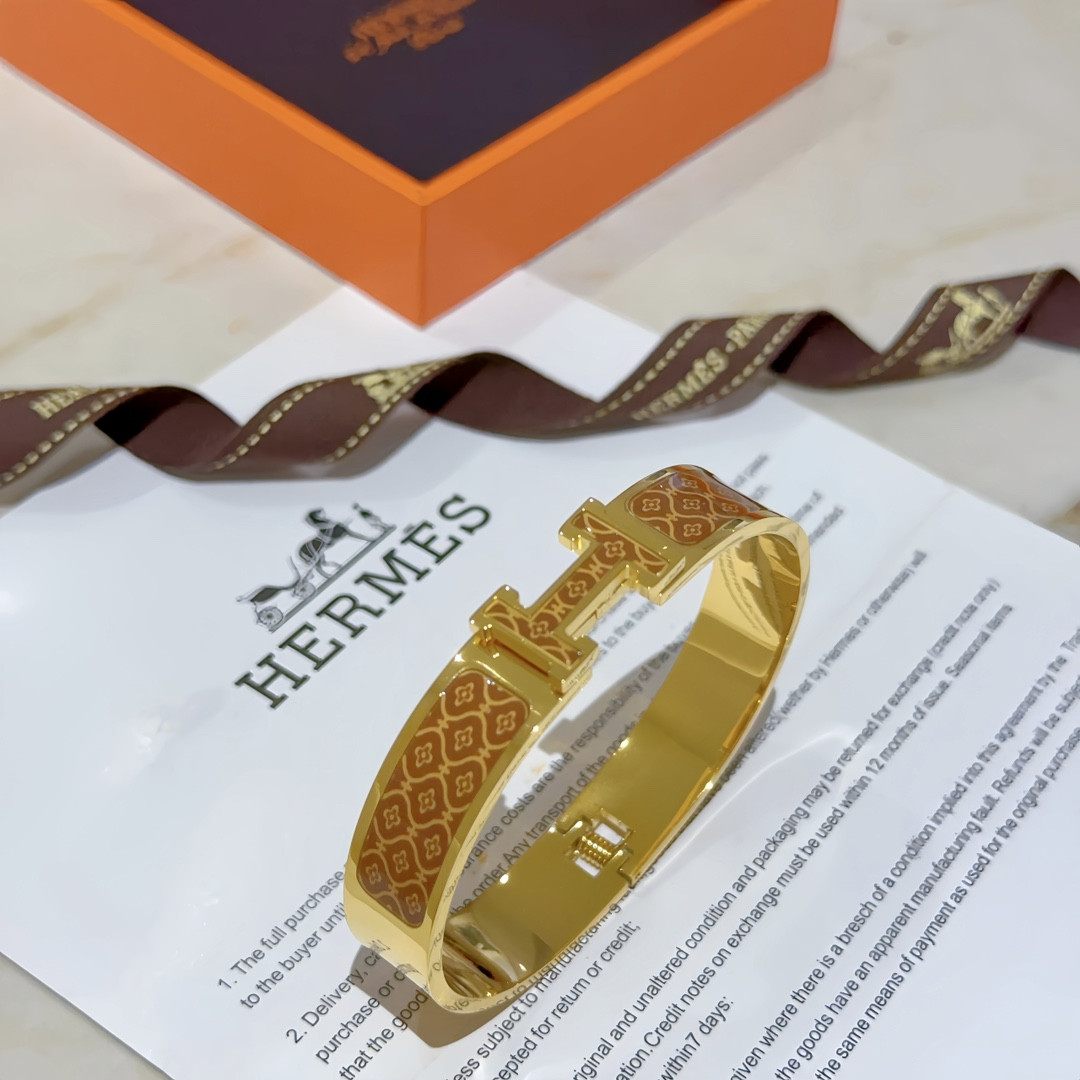 H**me5 enamel bracelet