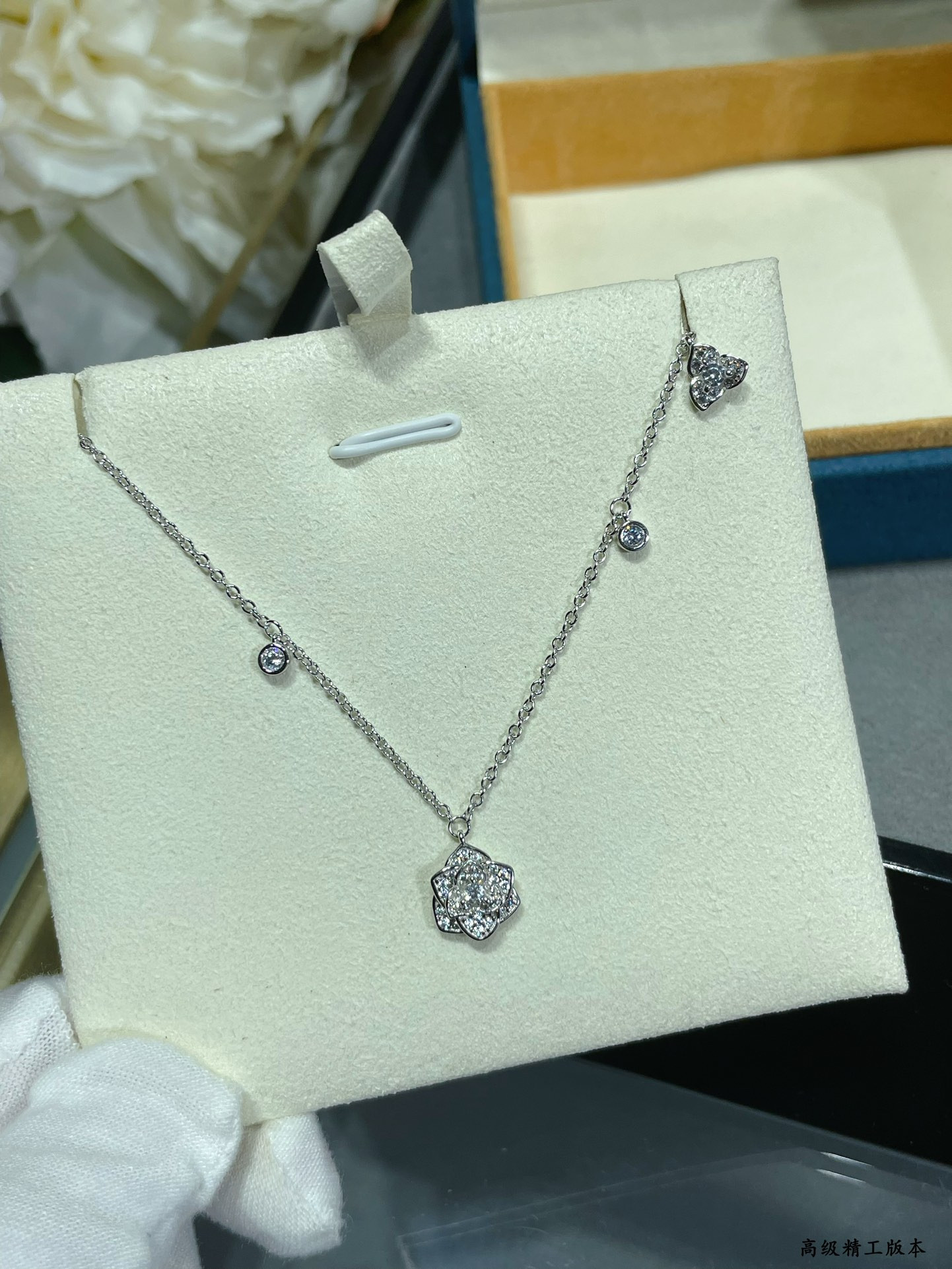 Piaget fully D1am0nd-encrusted flower Necklace