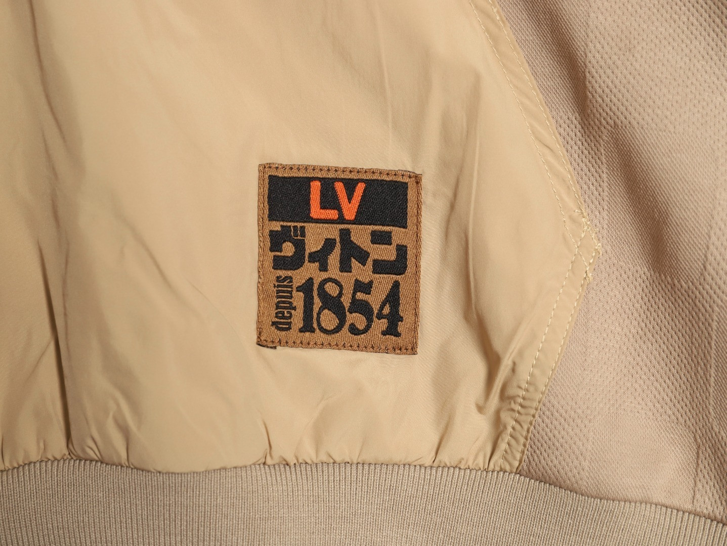L0vis Vvtt0n Hoodies