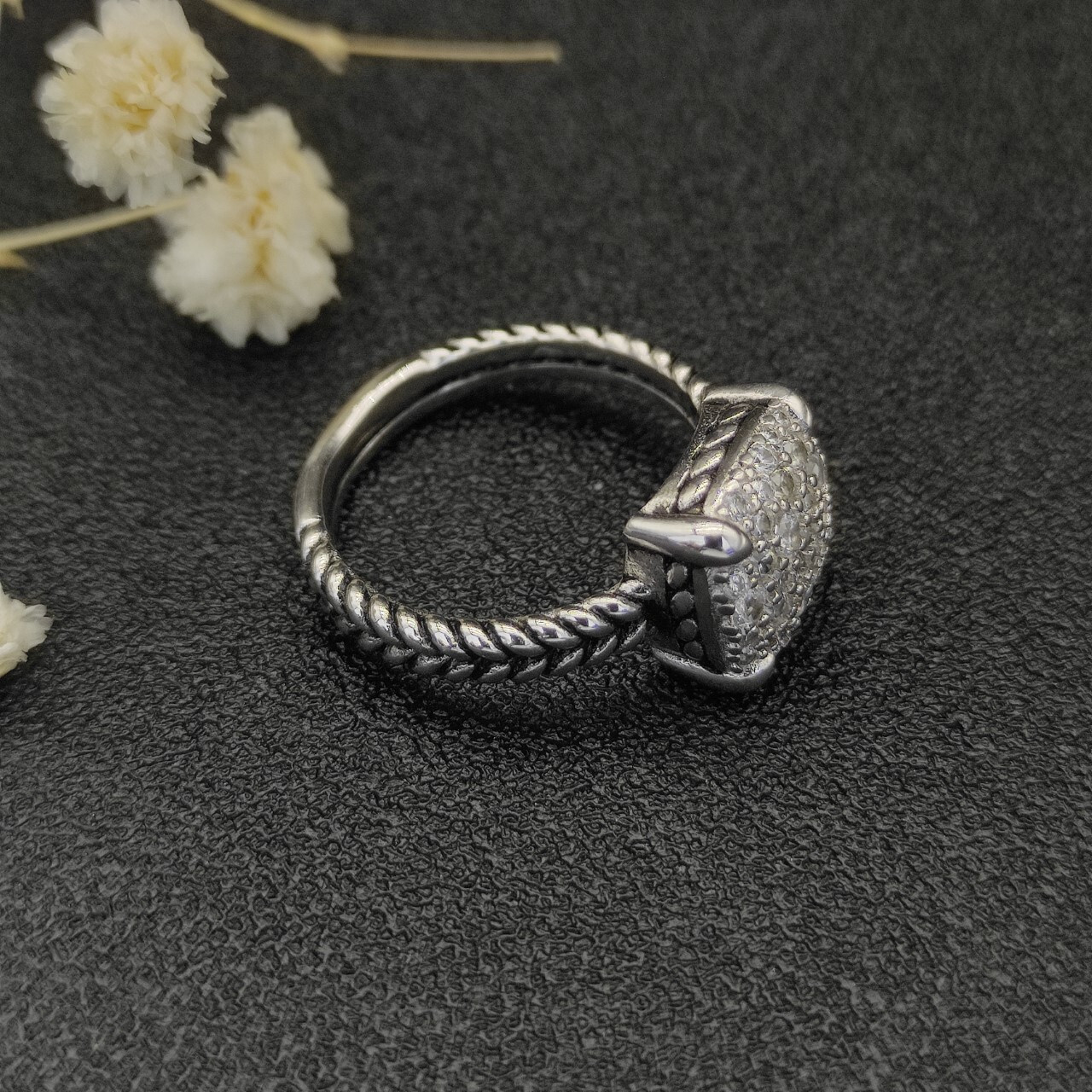 dau1d Yvrm*n four prong full d1am0nd ring