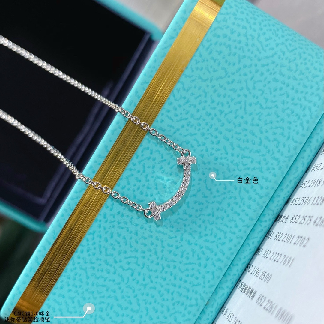 t*f*ny & co. mini smile with D1am0nd necklace