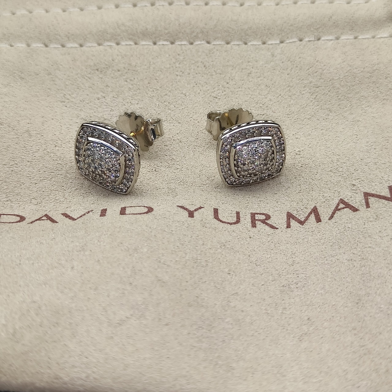 dau1d Yvrm*n square d1am0nd earrings
