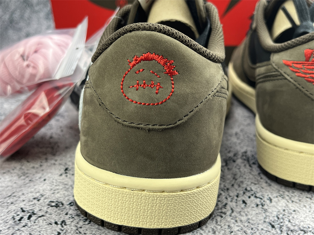 UA TRAVIS SCOTT X AIR JORDAN 1 LOW