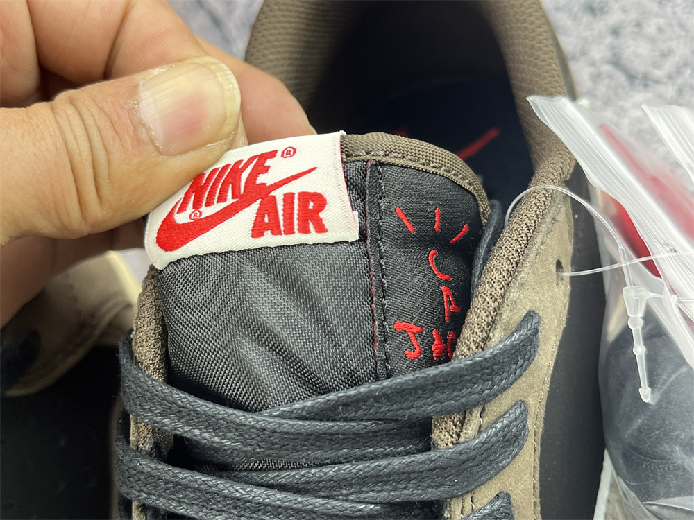 UA TRAVIS SCOTT X AIR JORDAN 1 LOW