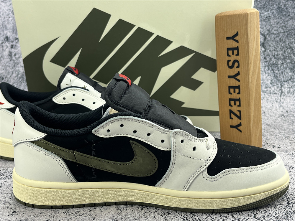 UA TRAVIS SCOTT X WMNS AIR JORDAN 1 LOW OG