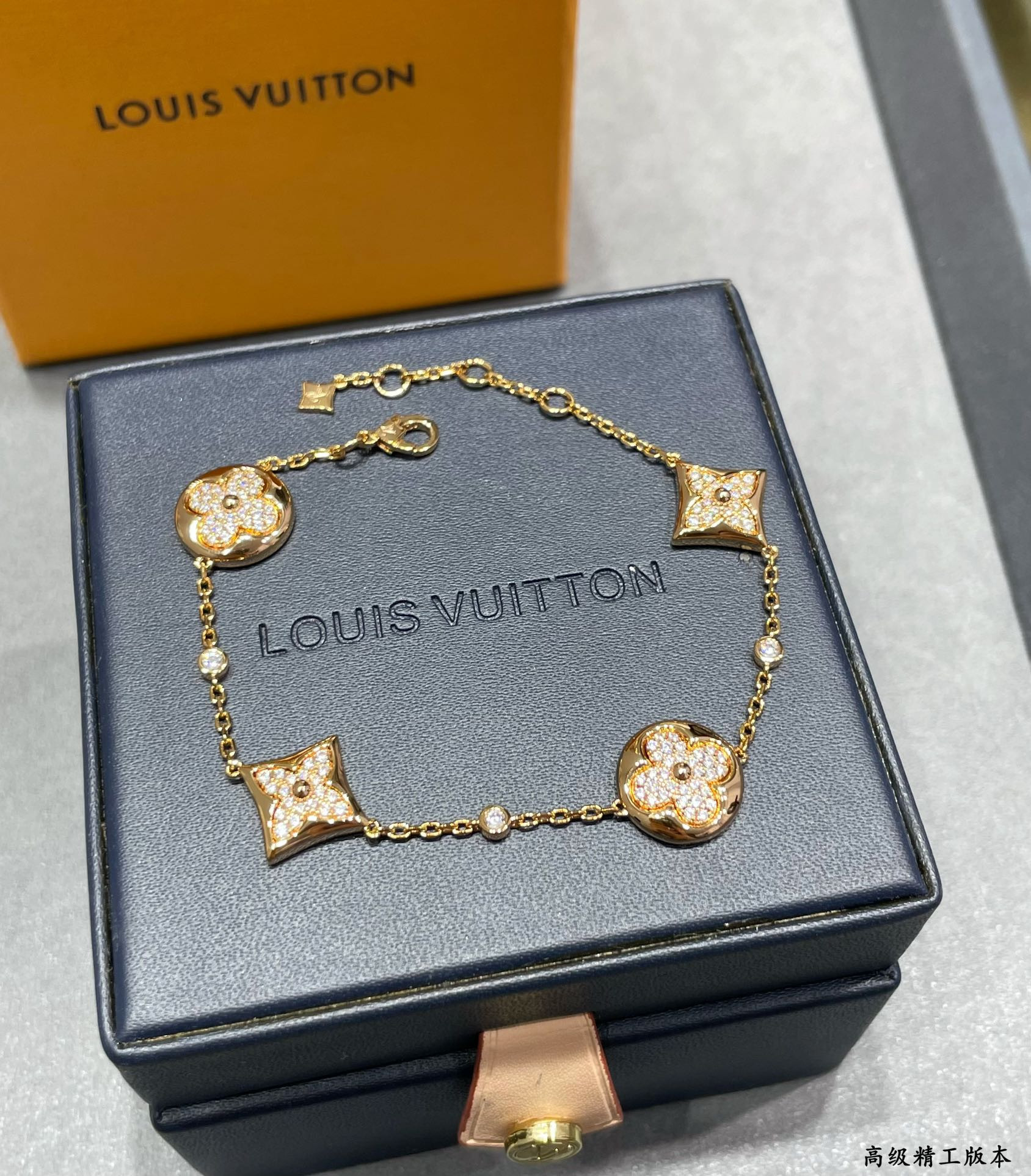 L0vis Vvtt0n Large Four-Flower Full D1am0nd Bracelet