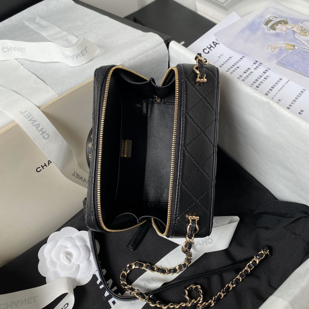 Ch**el CAMERA BAG 4.5 × 6.2 × 2.3 in