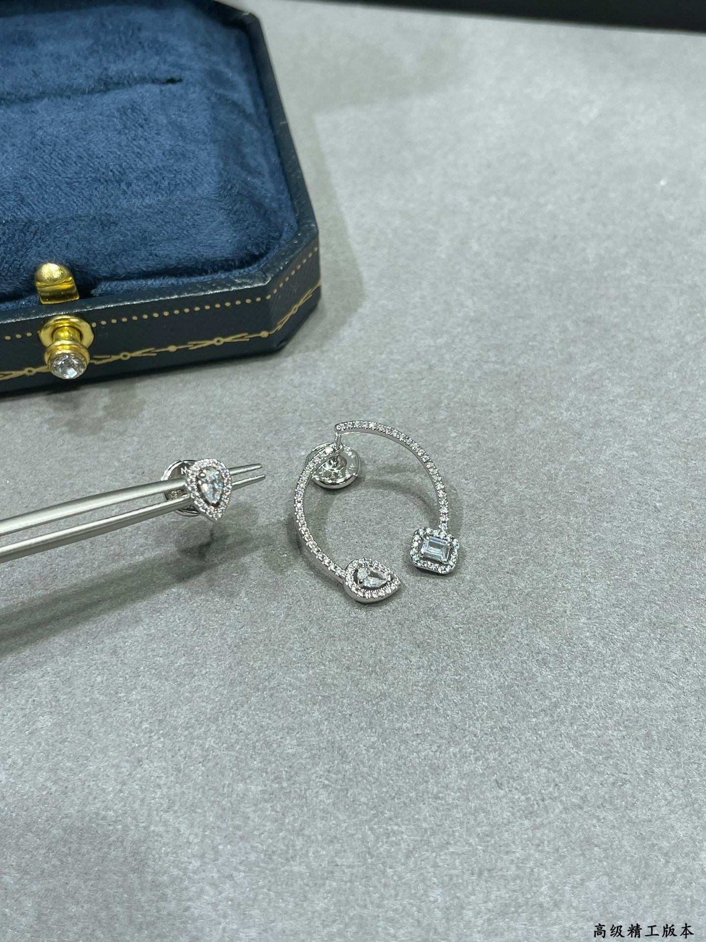 Mes1kaa earrings