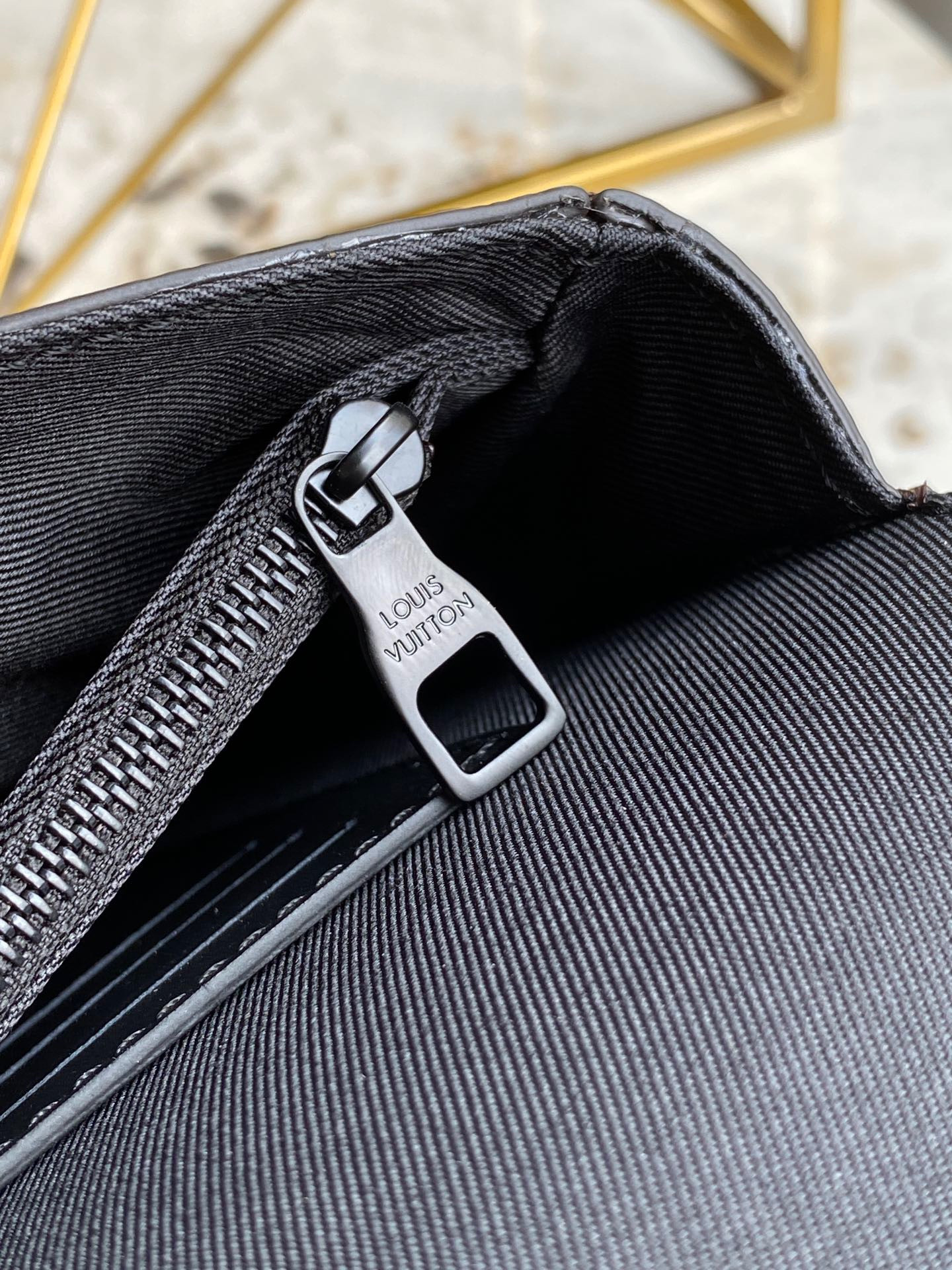 LV S LOCK 4A M80560