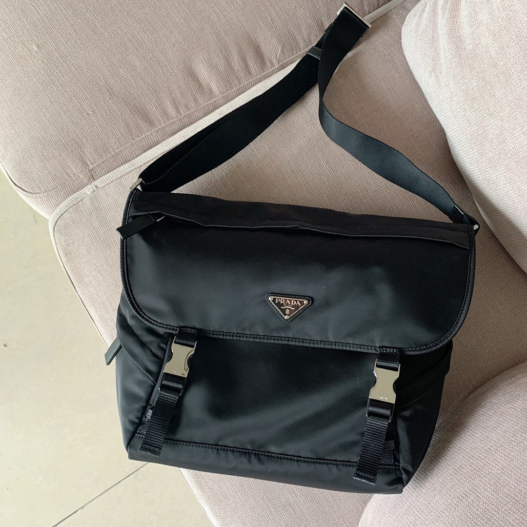 Pra*a re-Nylon messages bag
