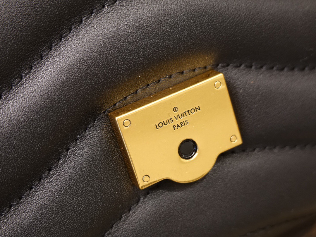 LV NEW WAVE CHAIN BAG M58552