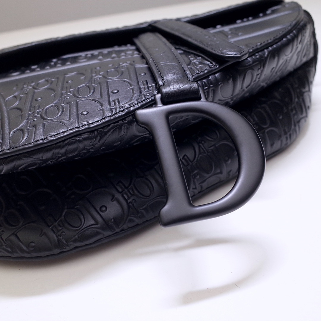 SADDLE BAG WITH STRAP Black D10r Oblique Embossed Calfskin 25.5x20x6.5cm