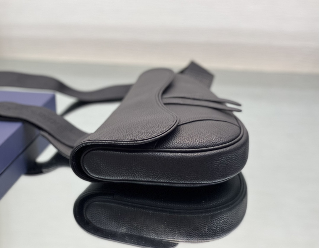 D10r Saddle Bag Black Grained Calfskin 26 x 19 x 4.5 cm
