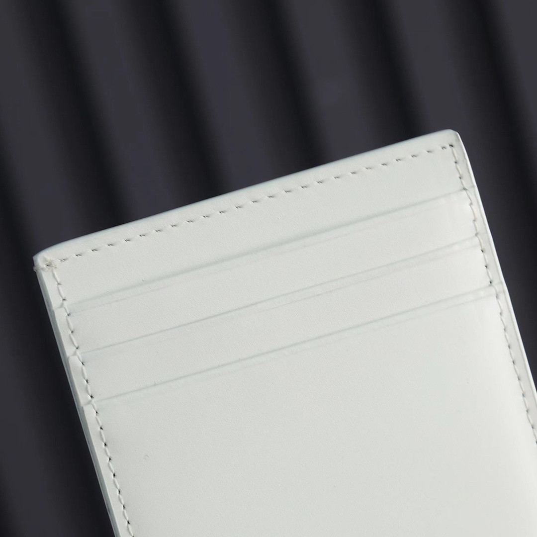 Y51 uptown chain wallet in crocodile-embossed shiny leather 7.5 x 4.7 x 1.2 inches