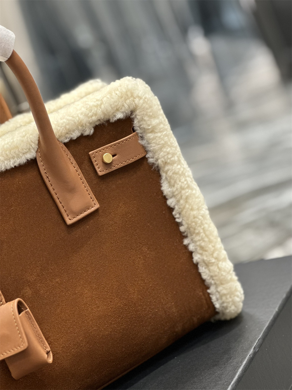 Y51 SAC DE JOUR S*pPLE SAMLL IN SUEDE AND SHEARLING DARK CIGAR AND NATURAL BEIGE