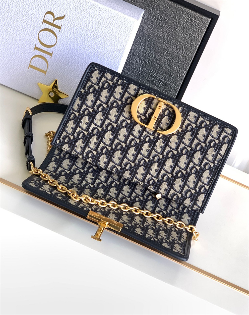 D10r 30 MONTAIGNE EAST-WEST BAG WITH CHAIN Blue D10r Oblique Jacquard 25x16.5x8 cm