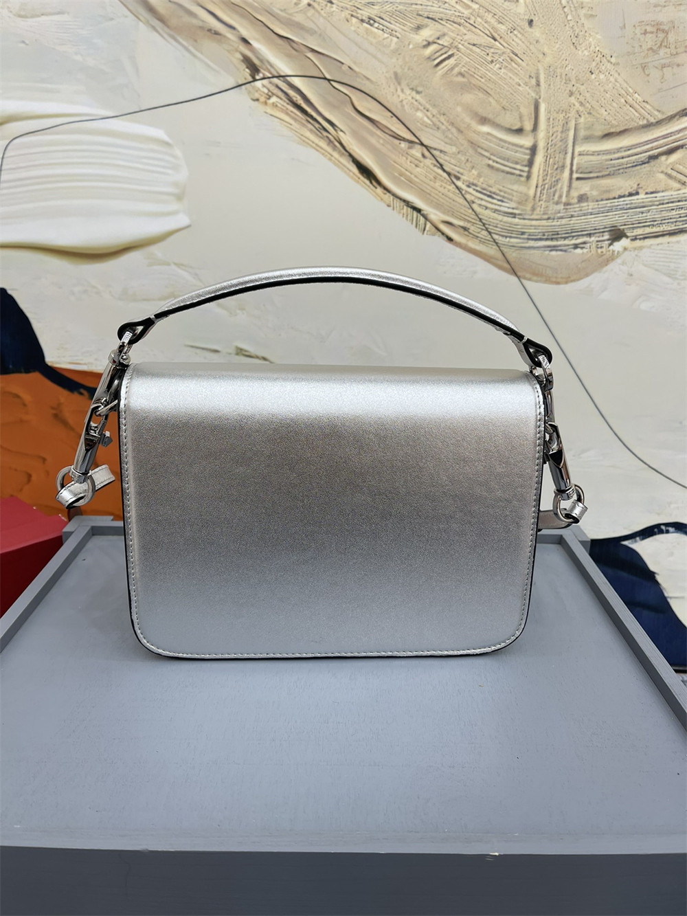 Va1e*ntin0 GARAVANI LOCÒ CALFSKIN SHOULDER SMALL BAG SILVER 22 x 16 x 7 cm