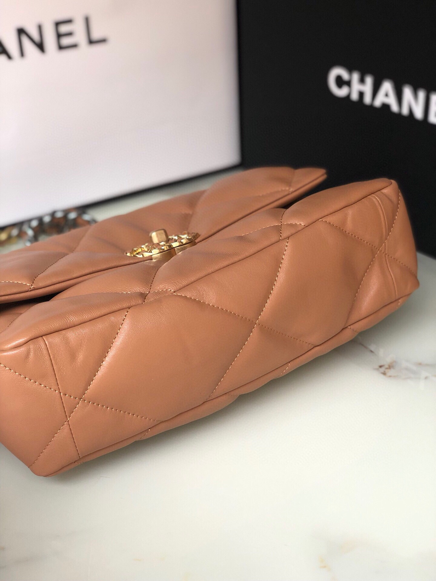 Ch**el 19 LARGE HANDBAG Shiny Leather, Gold-Tone, Silver-Tone & Ruthenium-Finish Metal Caramel 7.8 × 11.7 × 3.9 in