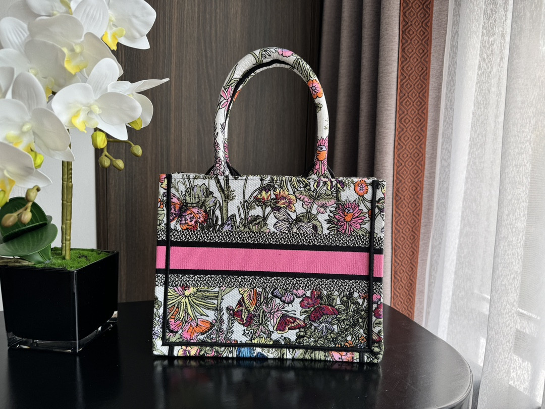 Small D10r BOOK TOTE WHITE MULTICOLOR MEXICO MILLEFIORI EMBROIDERY 10.5 x 8.5 x 5.5 inches