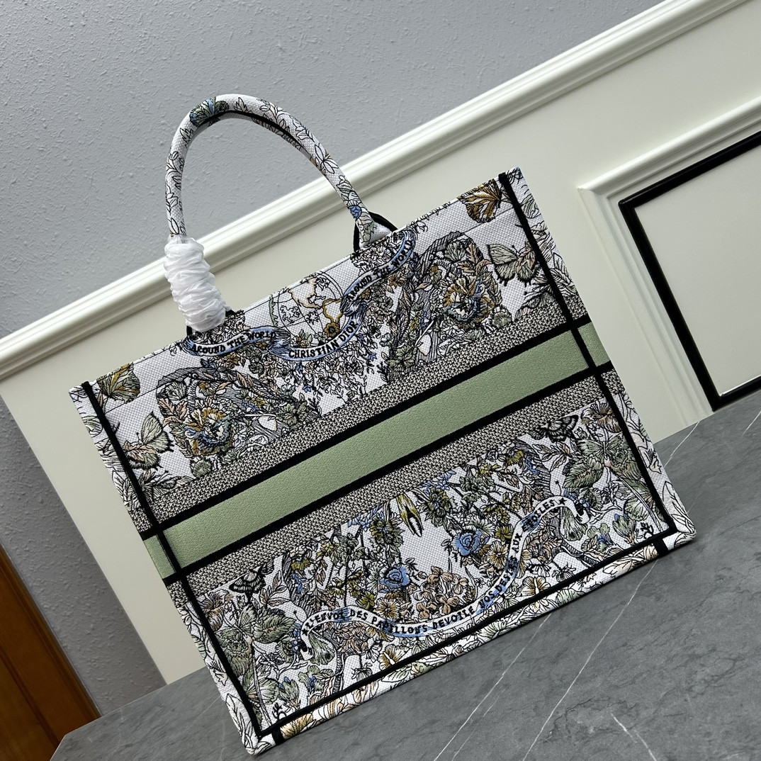 Large D10r BOOK TOTE WHITE MULTICOLOR TOILE DE JOUY MEXICO EMBROIDERY 16.5 x 14 x 7.5 inches