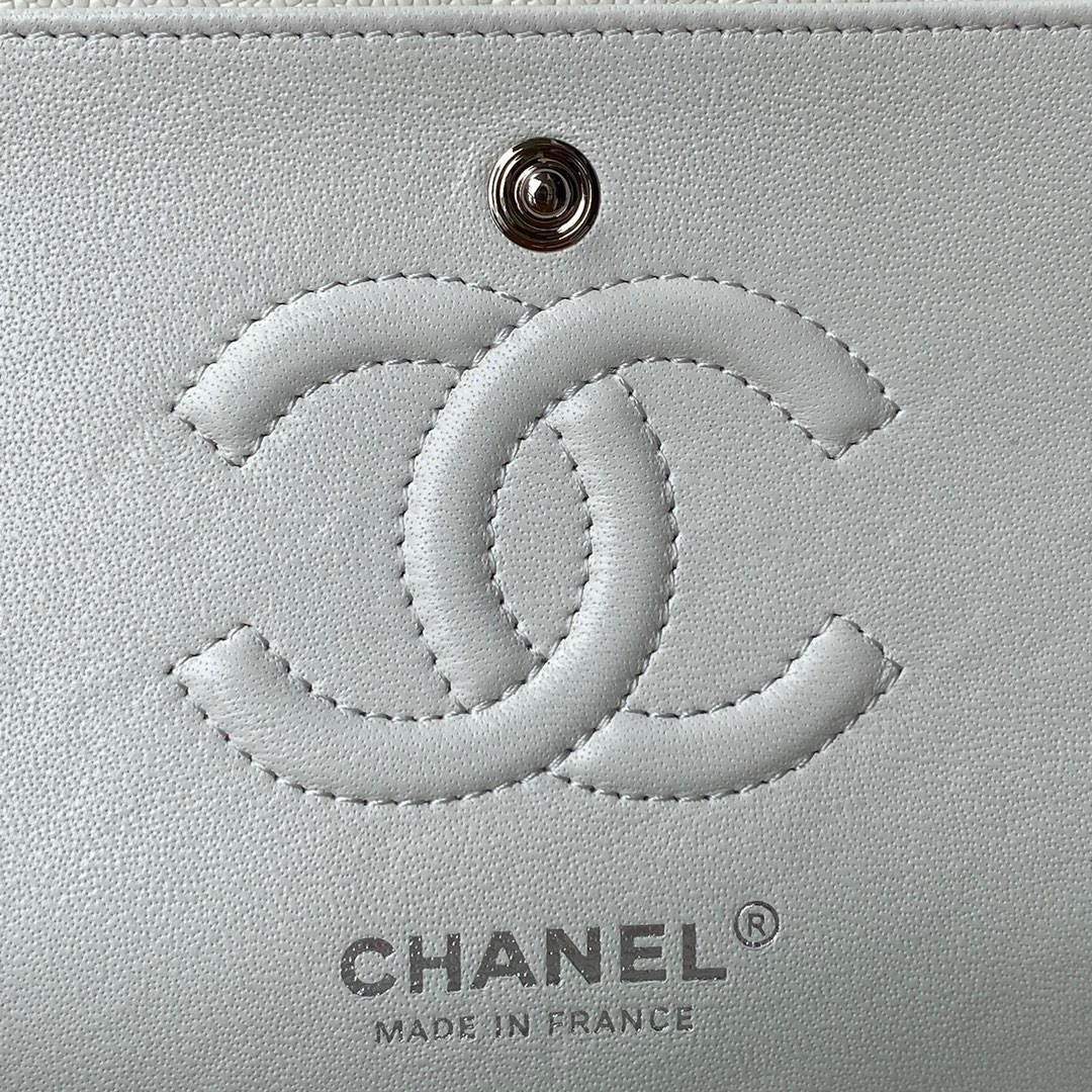 Ch**el SMALL CLASSIC HANDBAG Grained Calfskin & Silver-Tone Metal White 5.7 × 9 × 2.3 in