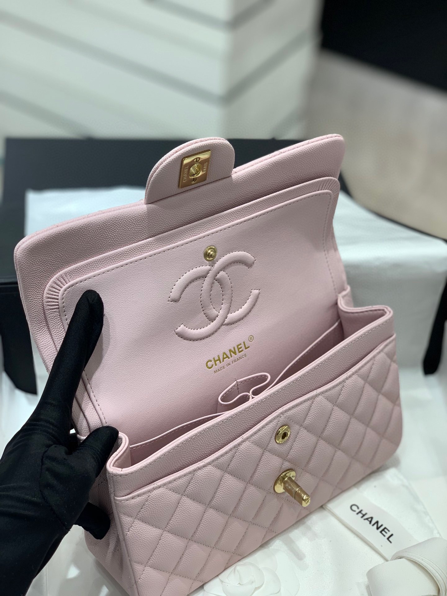 Ch**el CLASSIC HANDBAG GRAINED CALFSKIN & GOLD-TONE METAL LIGHT PINK 6 × 9.9 × 2.5 in