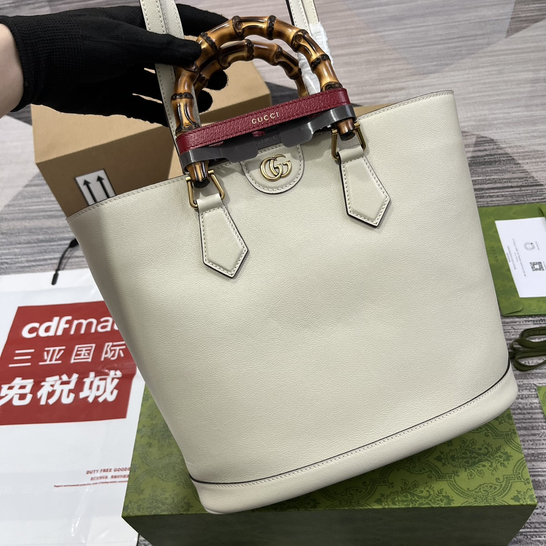 Gvc*1 DIANA MEDIUM TOTE BAG White 31W x 27H x 15D CM