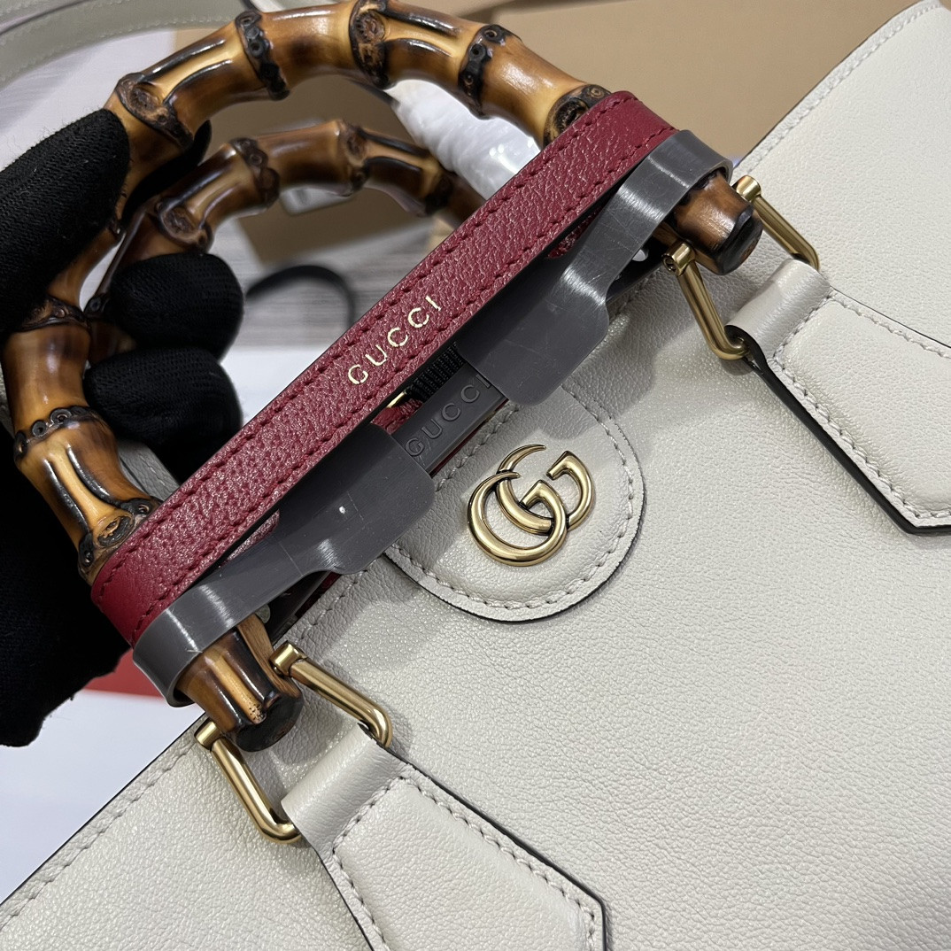 Gvc*1 DIANA MEDIUM TOTE BAG White 31W x 27H x 15D CM