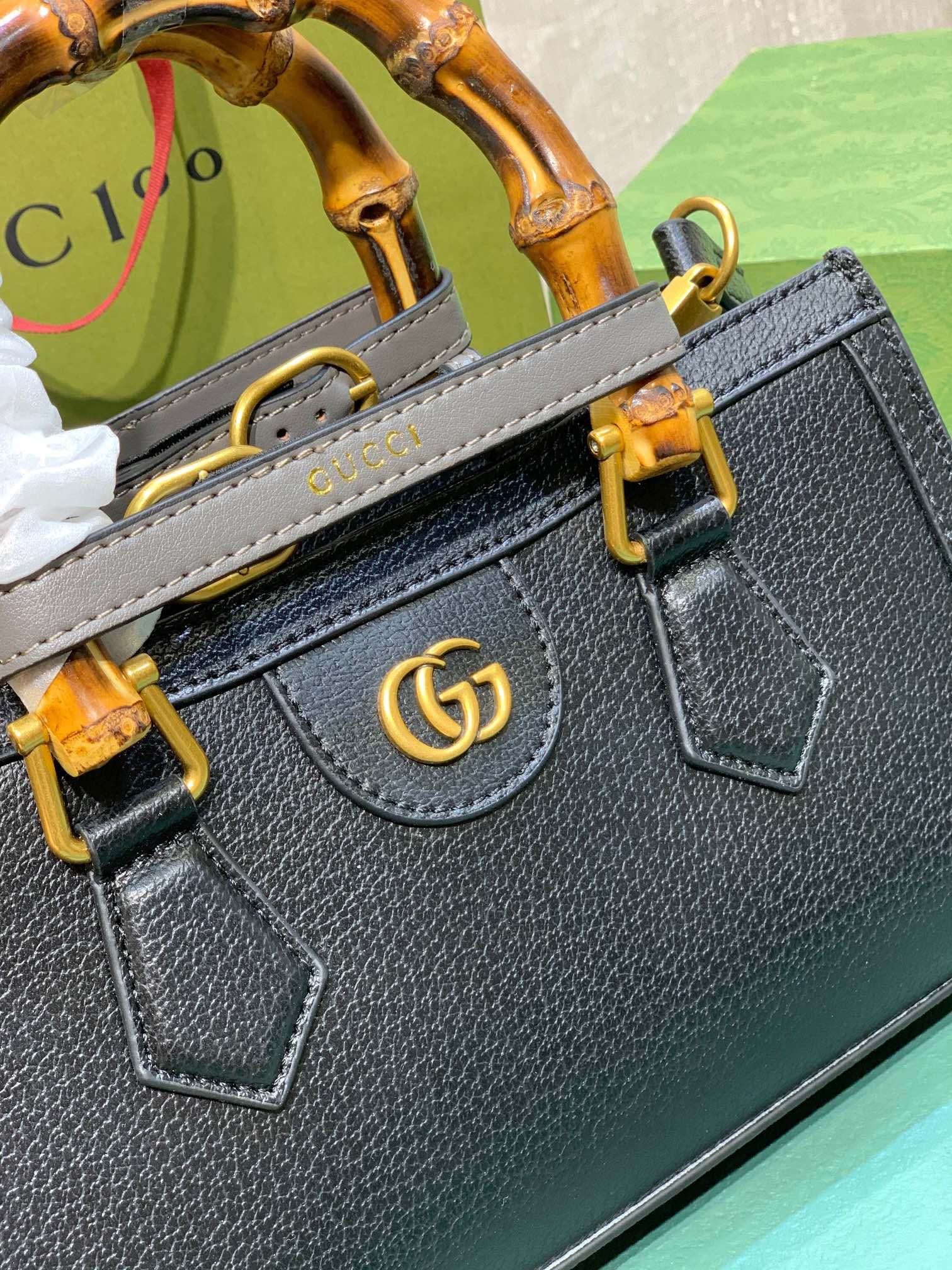 Gvc*1 DIANA SMALL SHOULDER BAG Black 25W x 16H x 9D CM