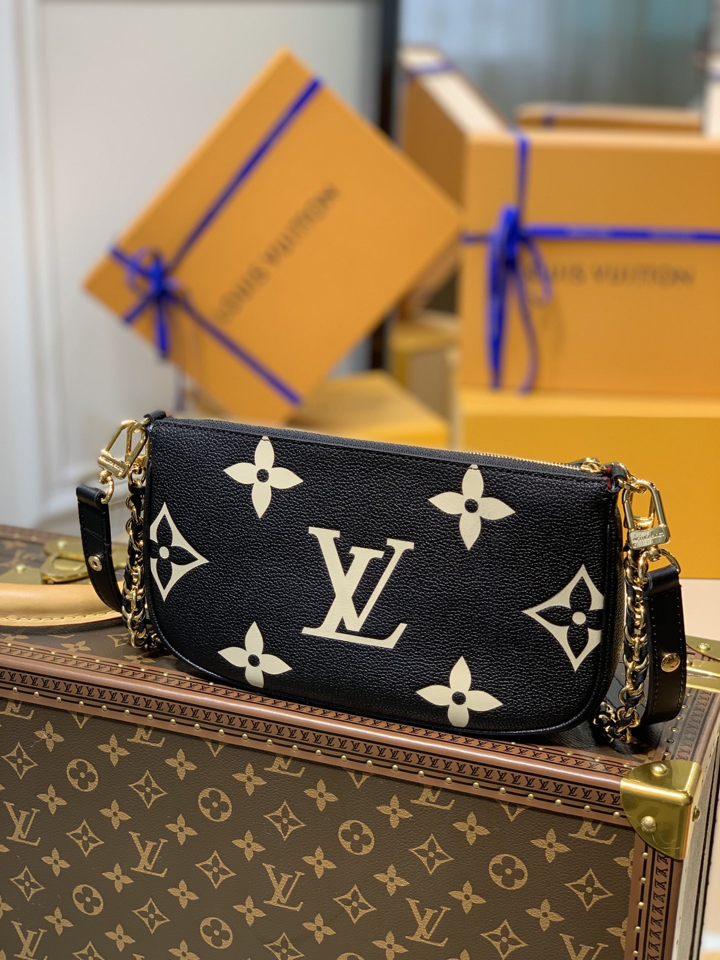 L0vis Vvtt0n M45777 Multi Pochette Accessoires 9.4 x 5.3 x 1.6 inches