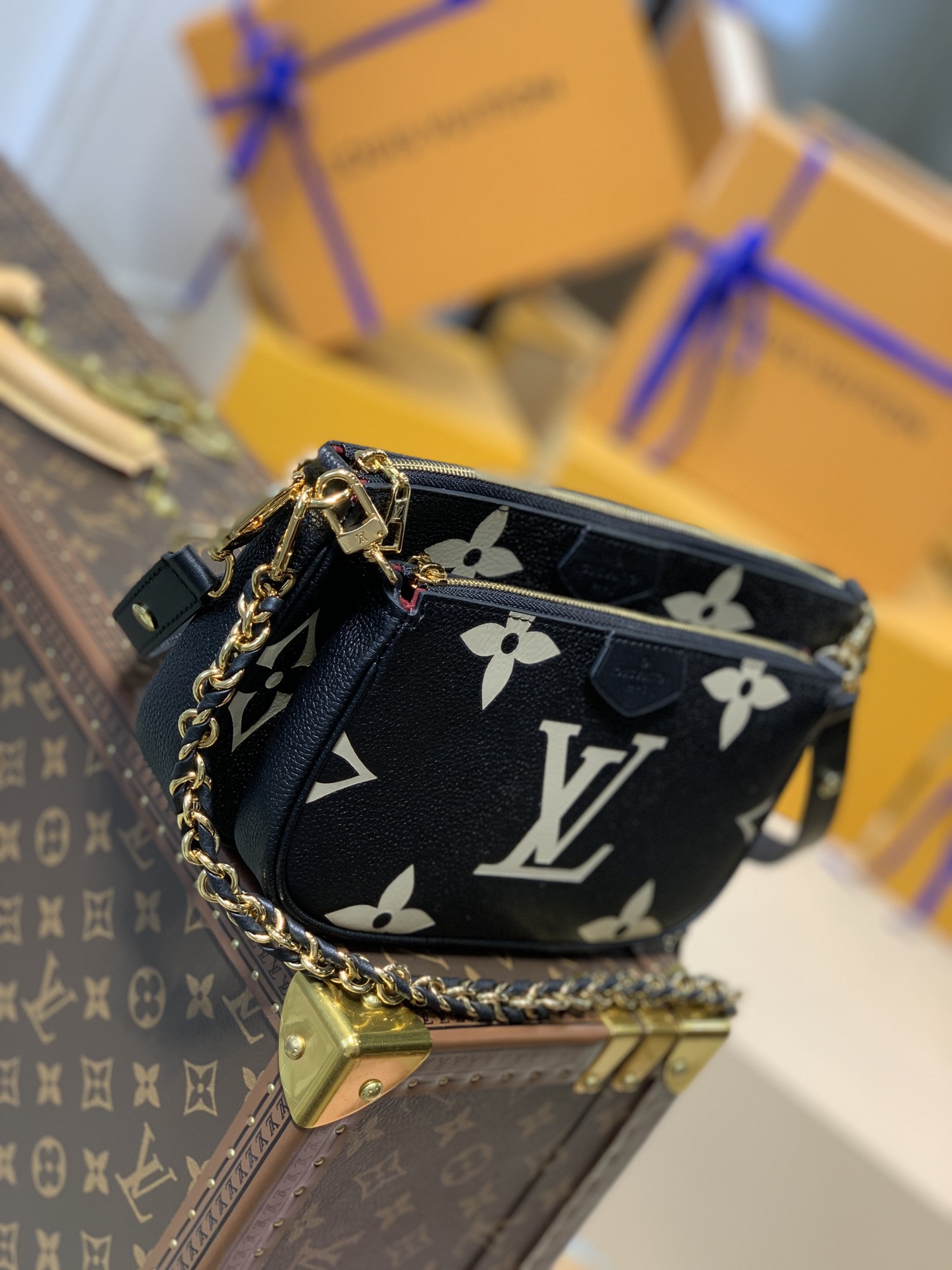 L0vis Vvtt0n M45777 Multi Pochette Accessoires 9.4 x 5.3 x 1.6 inches