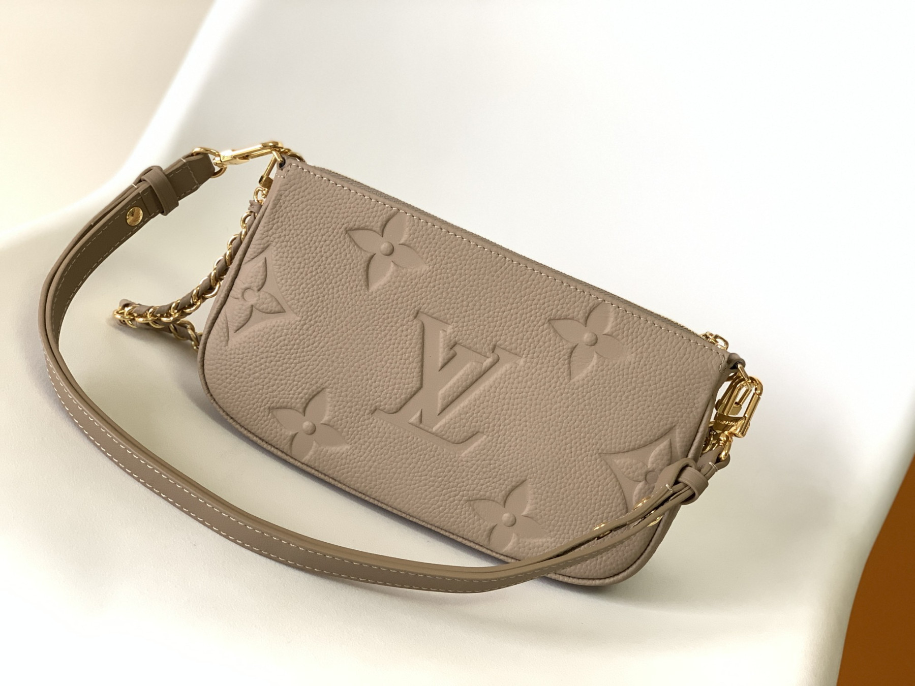 L0vis Vvtt0n Multi Pochette Accessoires Gray 9.4 x 5.3 x 1.6 inches