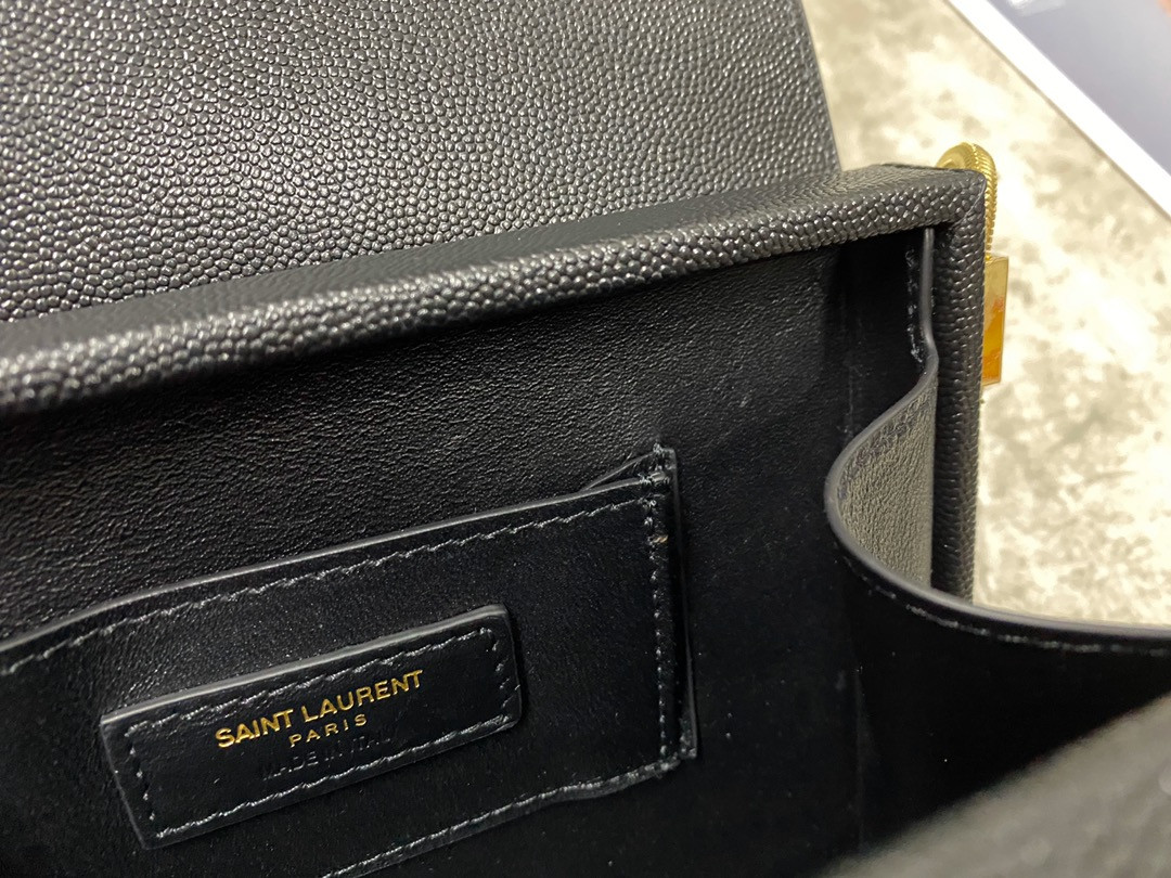 Y51 KATE MEDIUM  IN GRAIN DE POUDRE EMBOSSED LEATHER 9.4 X 5.7 X 2.1 INCHES