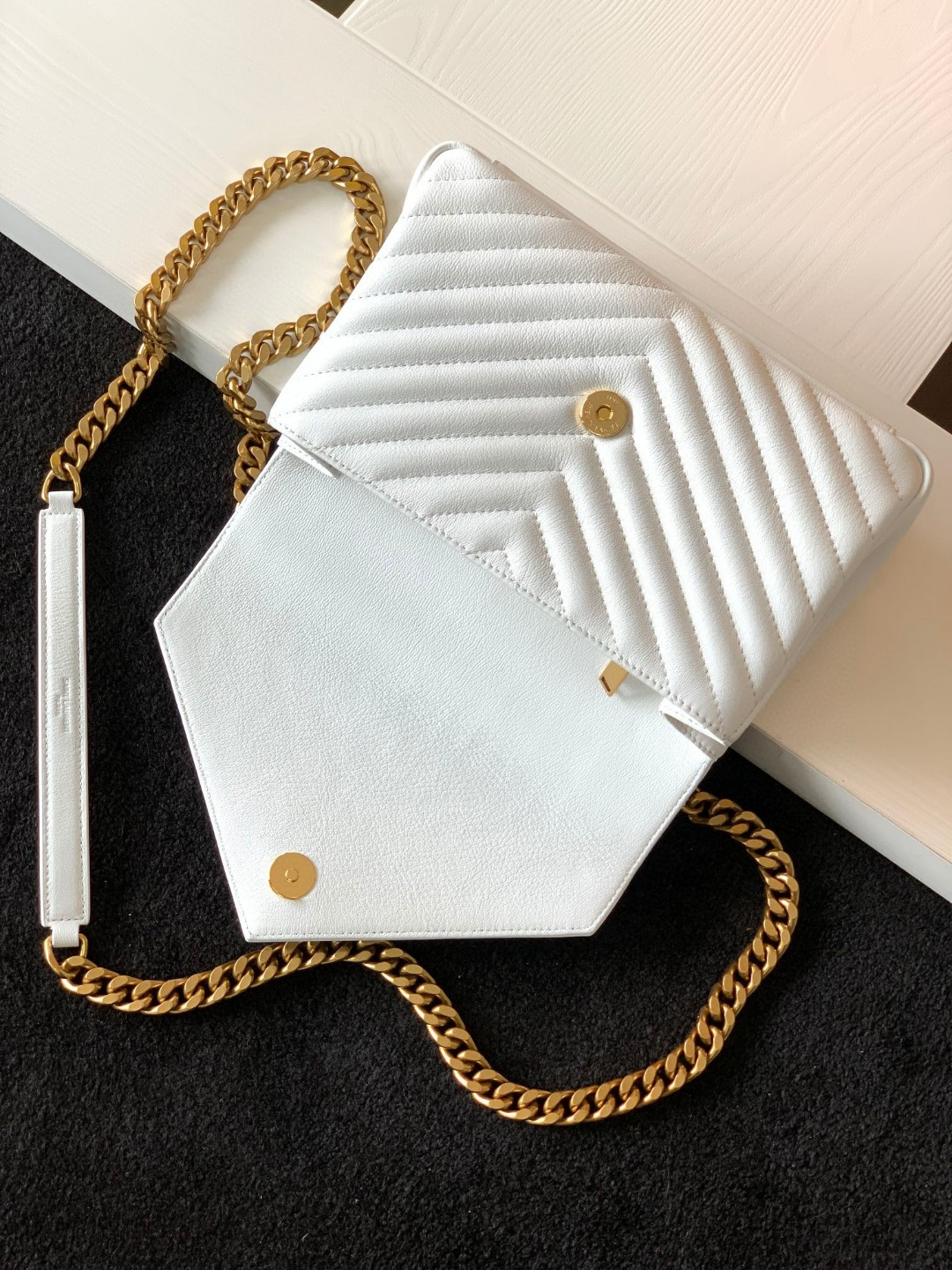 Y51 COLLEGE MEDIUM IN QUILTED LEATHER white  9.4 X 6.6 X 2.5 INCHES
