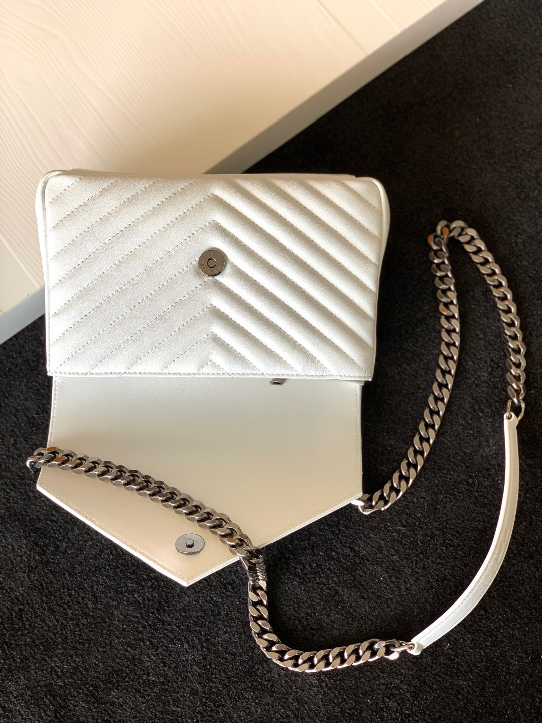 Y51 COLLEGE MEDIUM IN QUILTED LEATHER white silver 9.4 X 6.6 X 2.5 INCHES