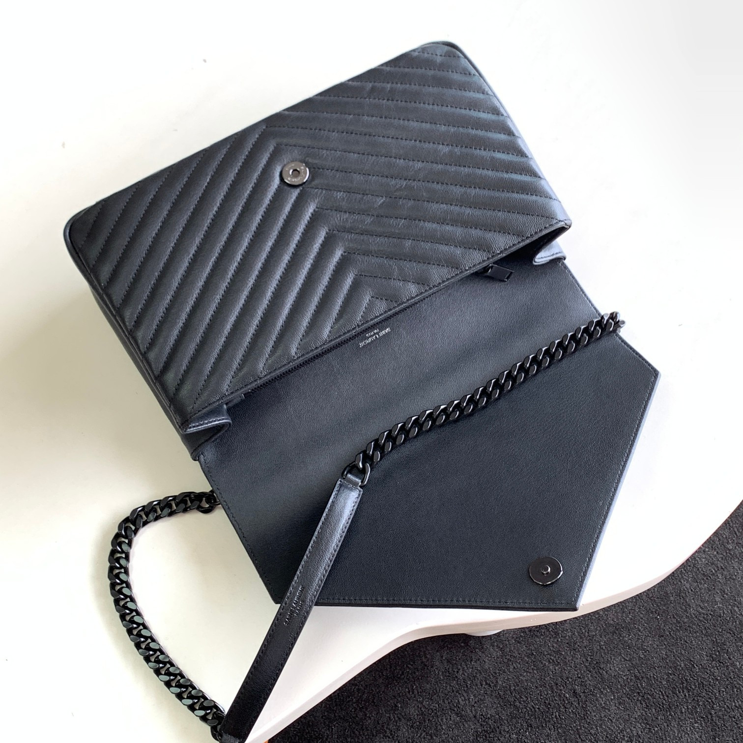 Y51 COLLEGE MEDIUM IN QUILTED LEATHER ALL BLACK 9.4 X 6.6 X 2.5 INCHES
