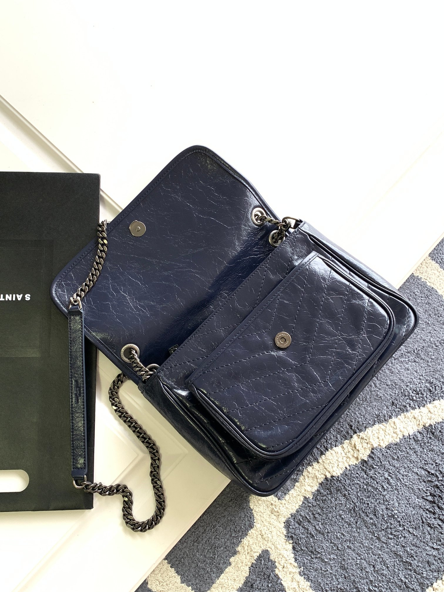 Y51 NIKI MEDIUM IN VINTAGE LEATHER navy 11 X 7.8 X 3.3 INCHES