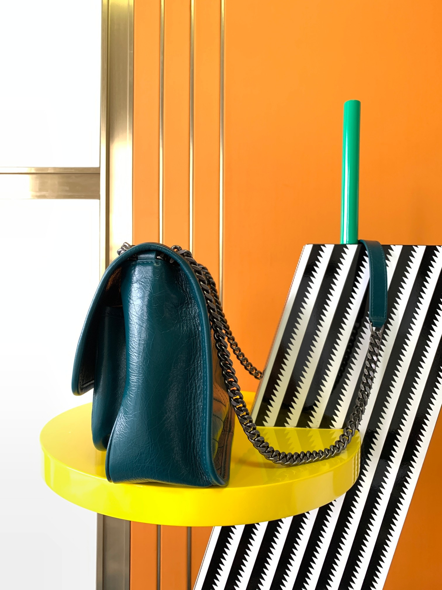 Y51 NIKI MEDIUM IN VINTAGE LEATHER 11 X 7.8 X 3.3 INCHES