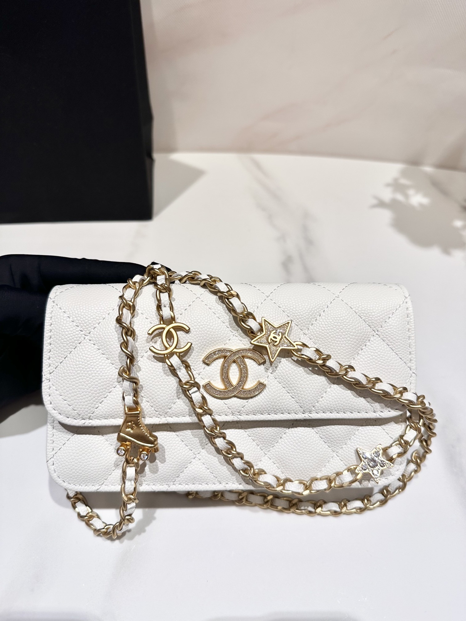 Ch**el CLASSIC WALLET ON CHAIN MINI WHITE 6.7 x 3.9 x 1.6 in