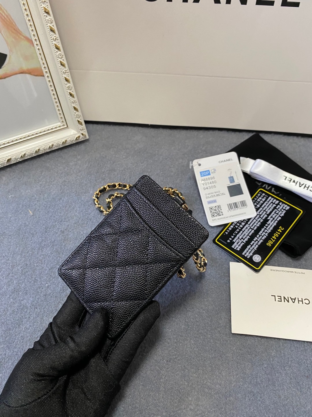 Ch**el CARD HOLDER 10.5 x7 x  0.5cm