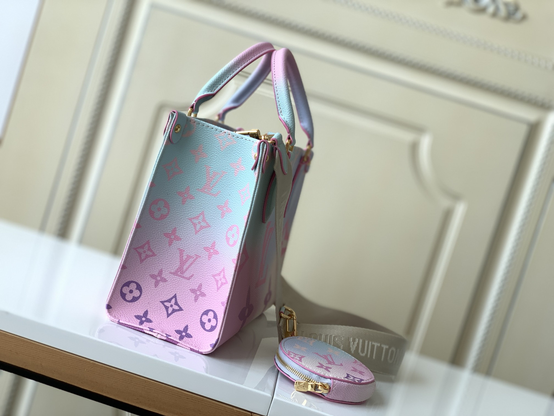 LV onthego pm m59856 25 x 19 x 11.5CM