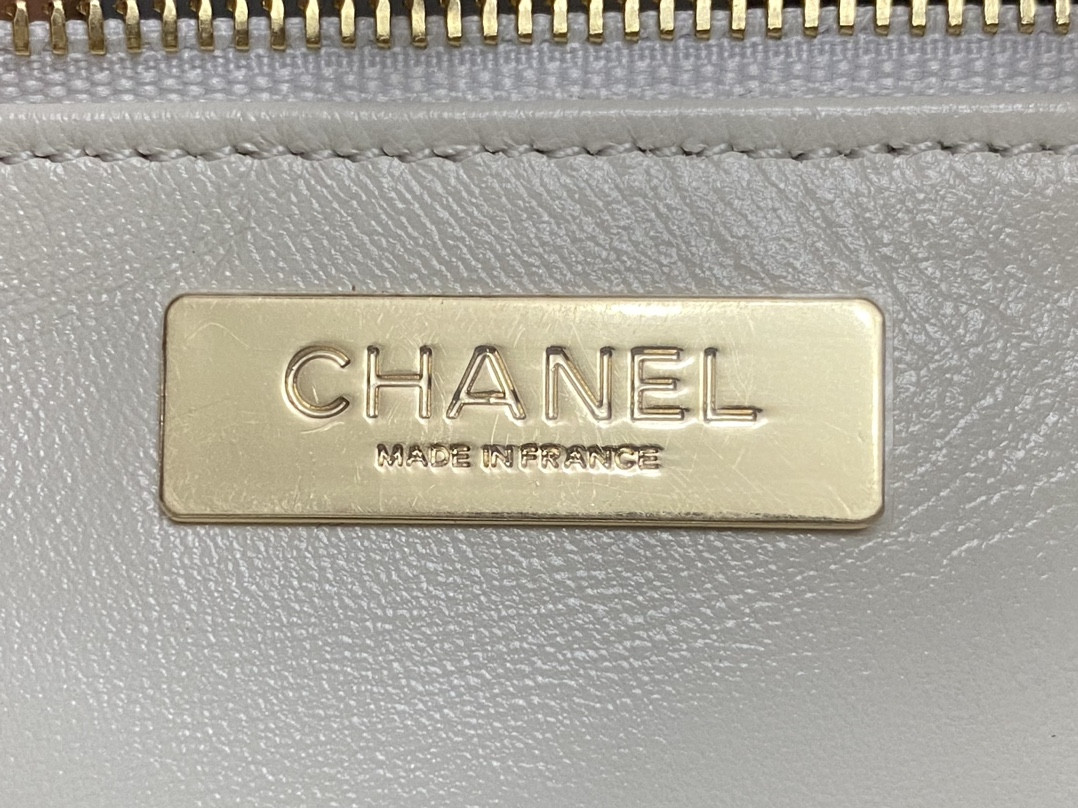 Ch**el  SHOPPING BAG Shiny Lambskin & Gold-Tone Metal 35x39x8cm