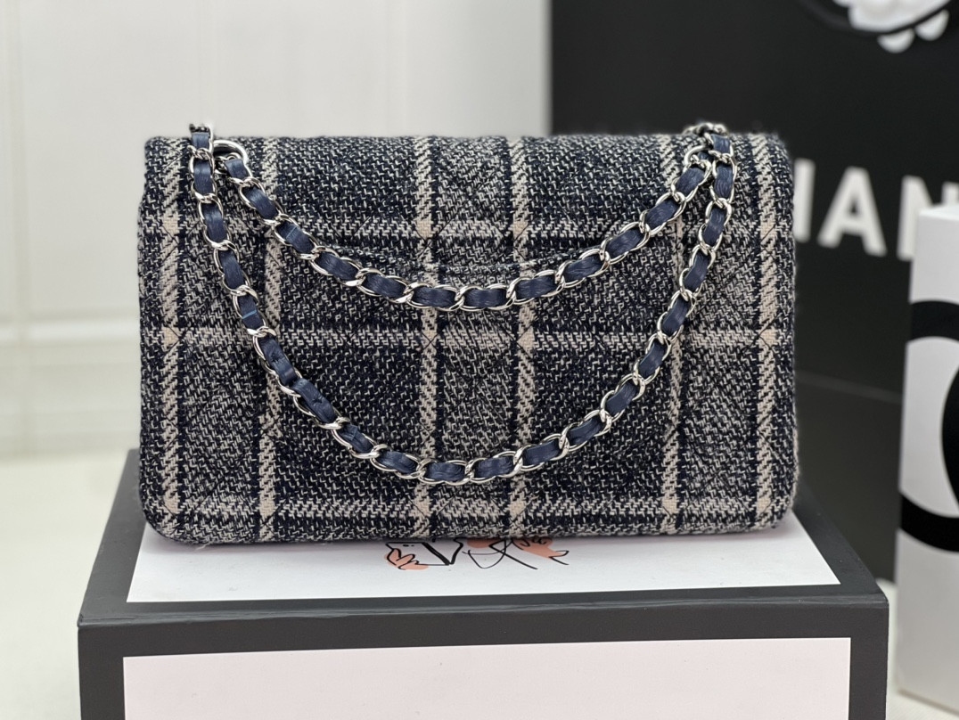 Ch**el CLASSIC 11.12 HANDBAG Tweed & Silver-Tone Metal  6 × 9.9 × 2.5 in