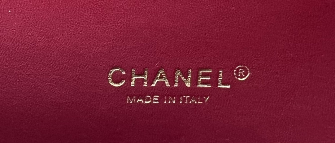 Ch**el CLASSIC 11.12 HANDBAG Tweed & Gold-Tone Metal 6 × 9.9 × 2.5 in