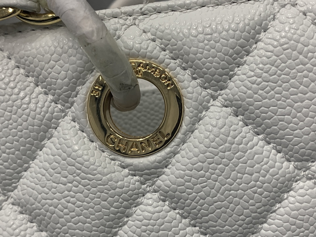 Ch**el GST CAVIAR LEATHER HARDWARE 24X33X13CM