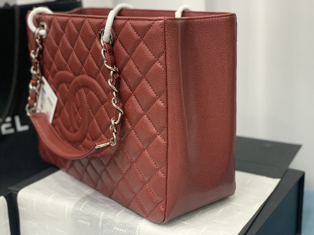 Ch**el GST CAVIAR LEATHER HARDWARE 24X33X13CM