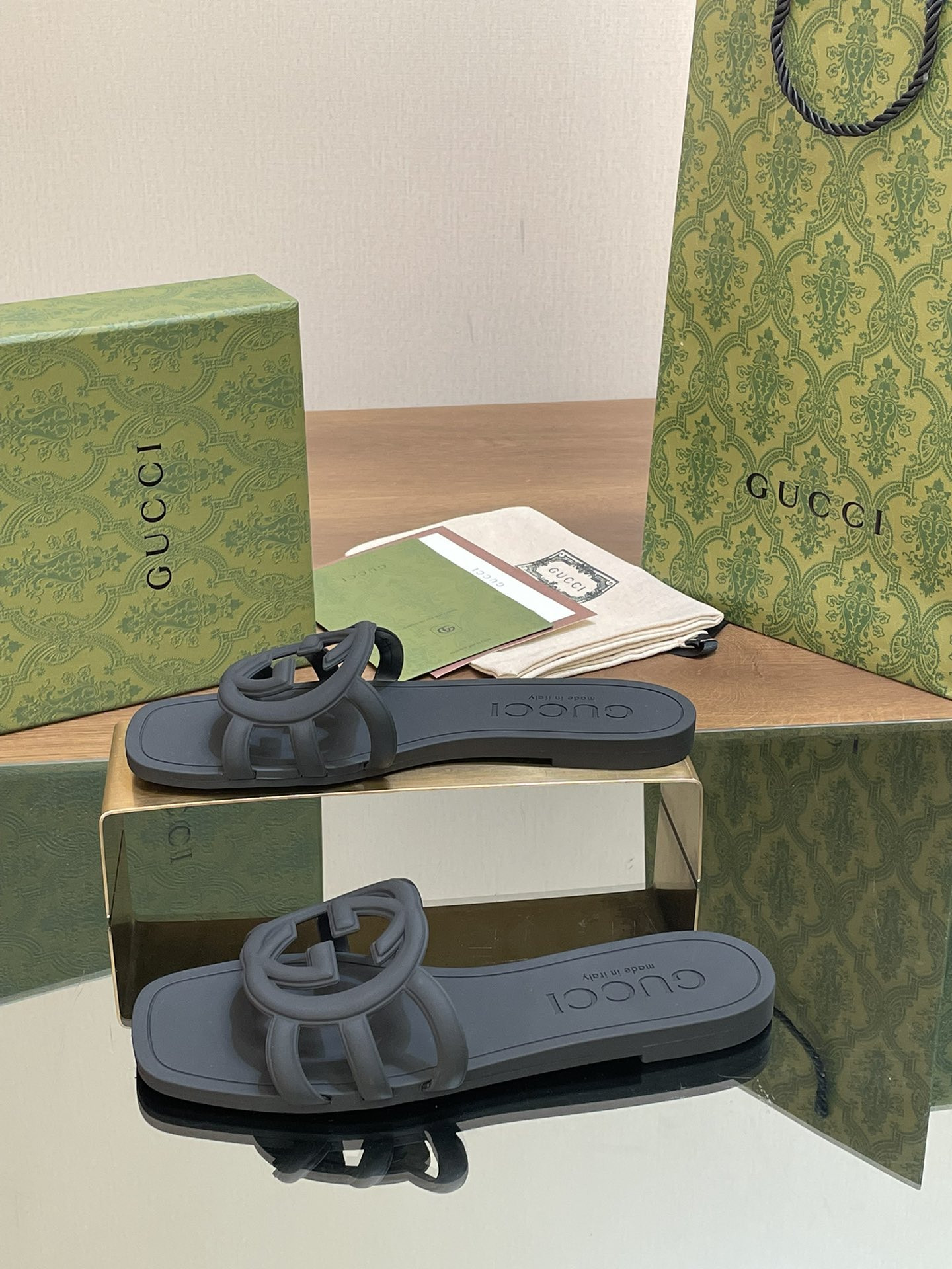 UA Gvc*1 INTERLOCKING G SLIDE SANDAL Black